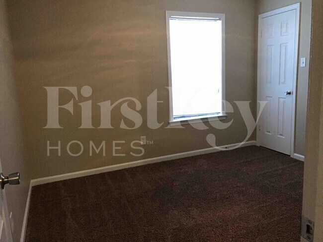 Building Photo - 6577 Cross Oak Dr