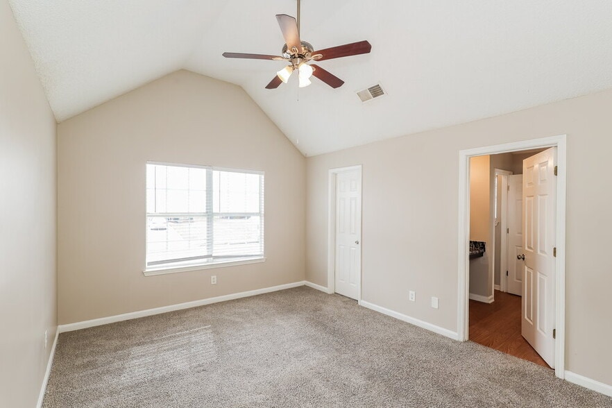 Building Photo - 248 Kings Cove