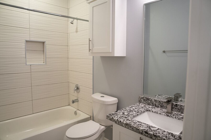 Building Photo - 1019 N Blair Ave