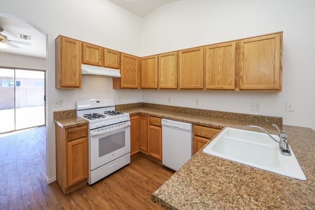 Building Photo - 6645 S SQUAWROOT Pl