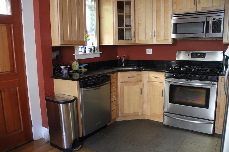 Primary Photo - 22 Eastburn St