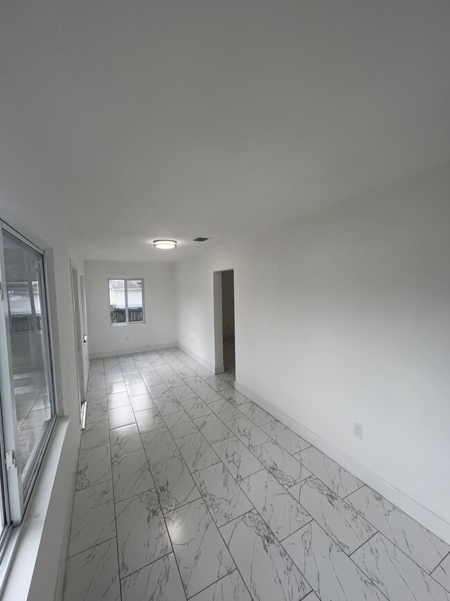 Building Photo - 3025 NW 32nd St