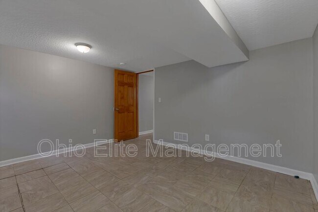 Building Photo - 2023 Sullivant Ave