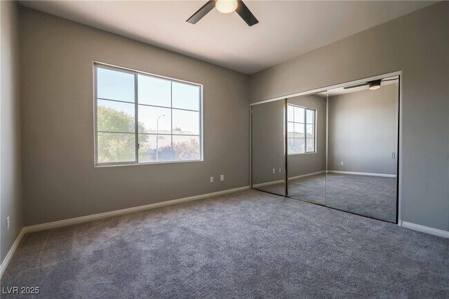 Building Photo - 3045 Sunrise Heights Dr