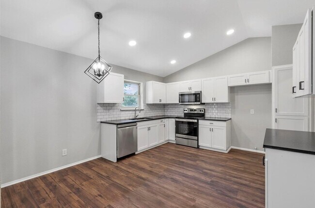 Building Photo - 1300 Timbercrest Dr