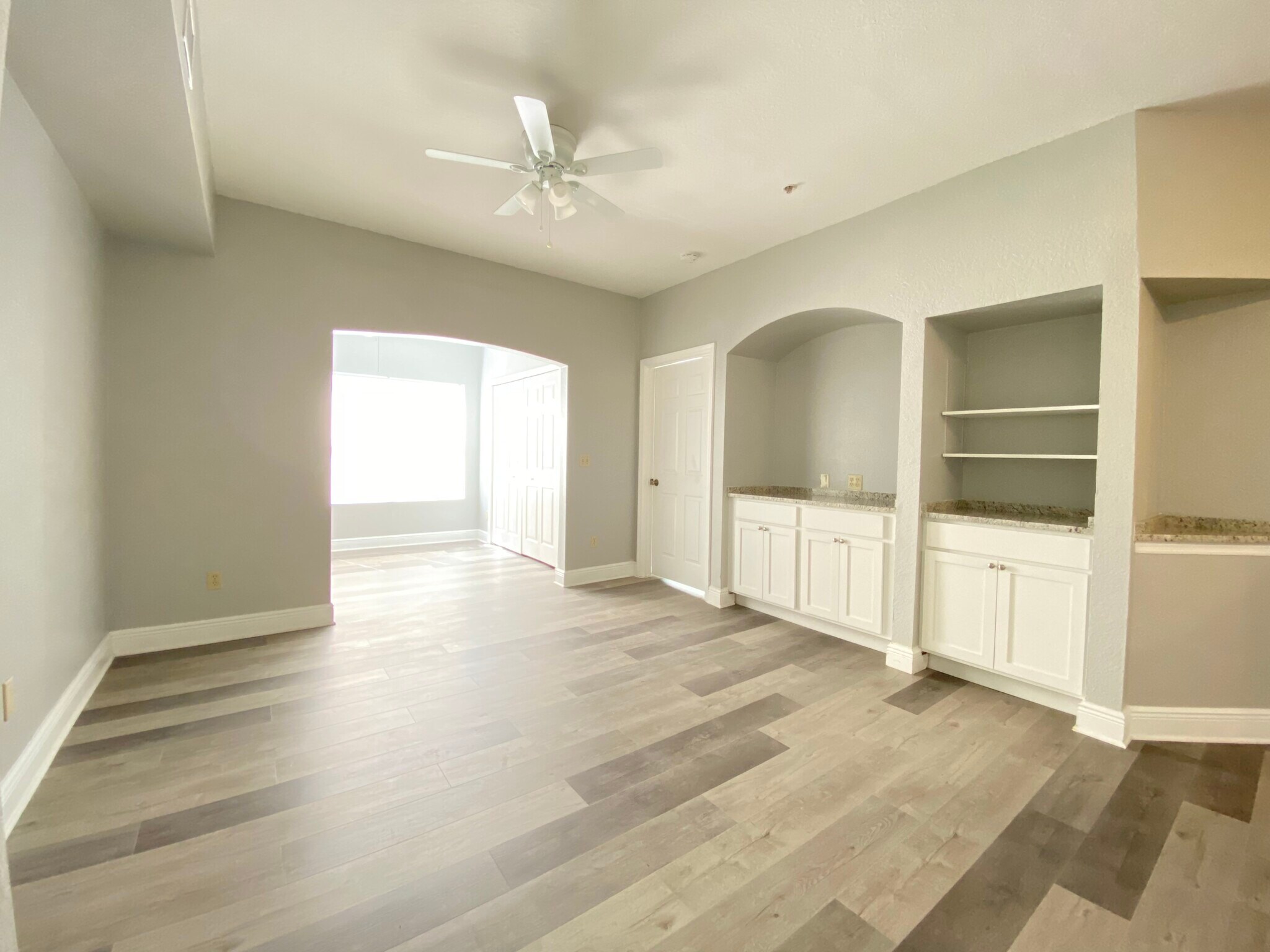 Building Photo - 823 Camargo Way