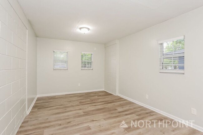 Building Photo - 10539 Gailwood Cir E