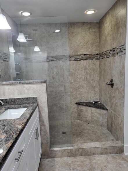 Building Photo - 555 Boca Ciega Point Blvd S