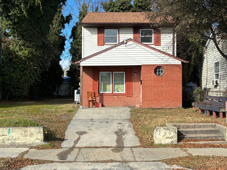 Building Photo - 729 16th St