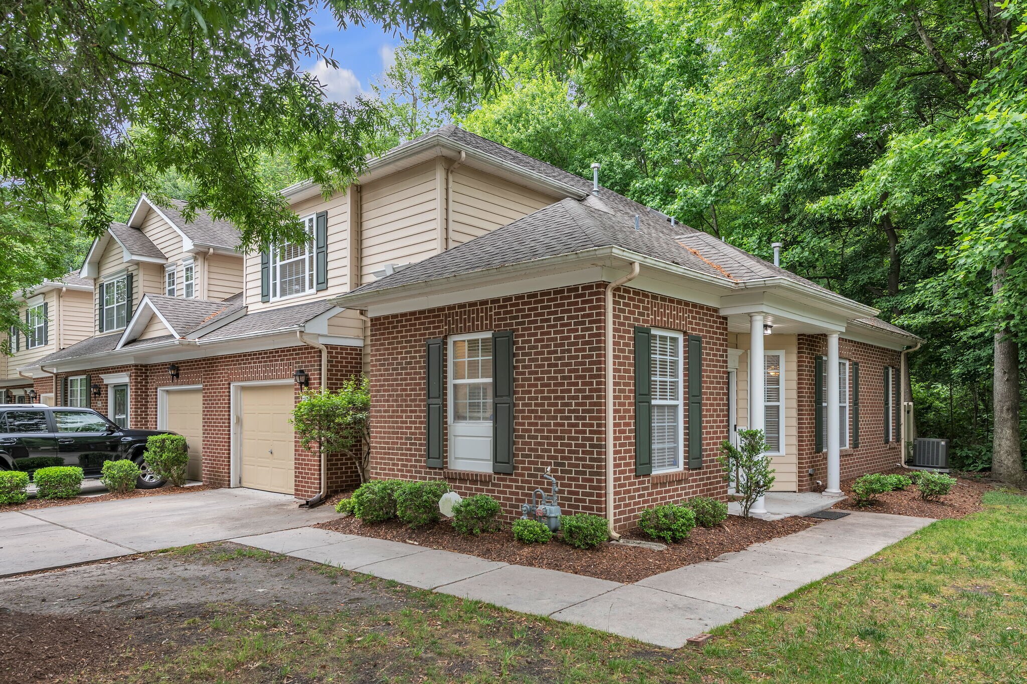 Building Photo - 5905 Echingham Dr