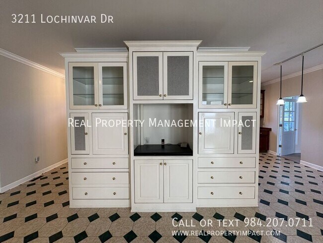 Building Photo - 3211 Lochinvar Dr