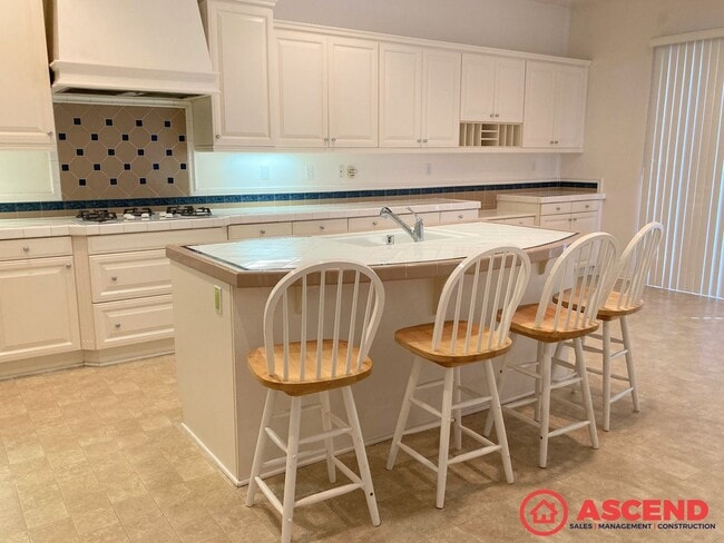 Building Photo - Amazing Home Located in Gated Community!