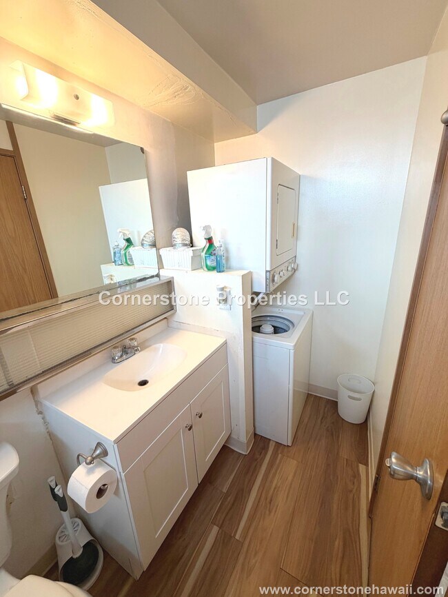 Building Photo - 1060 Kamehameha Hwy