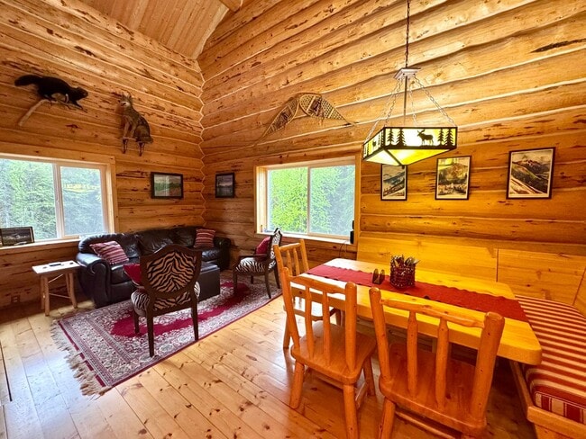 Building Photo - ALASKAN CABIN IN THE WOODS!