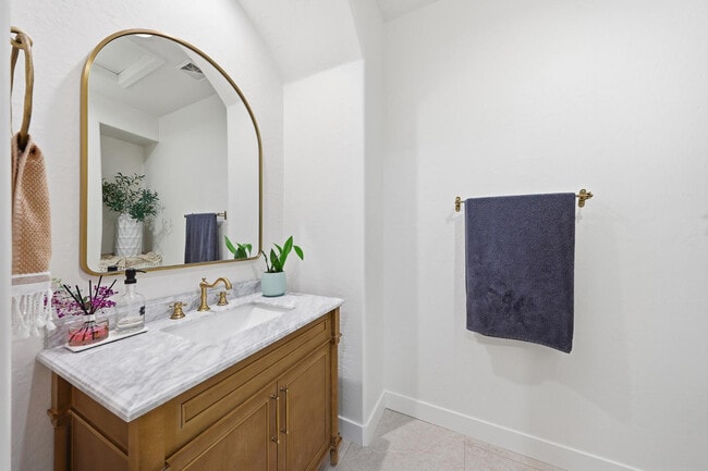 Building Photo - 6570 S Bogle Ave