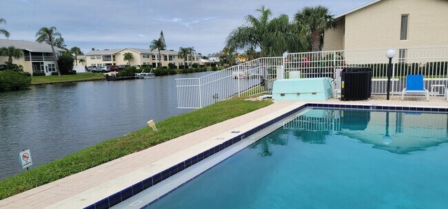 Building Photo - 1830 Robalo Dr