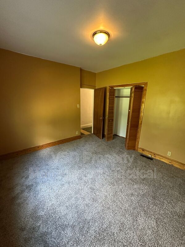 Building Photo - 3285 E 143rd St