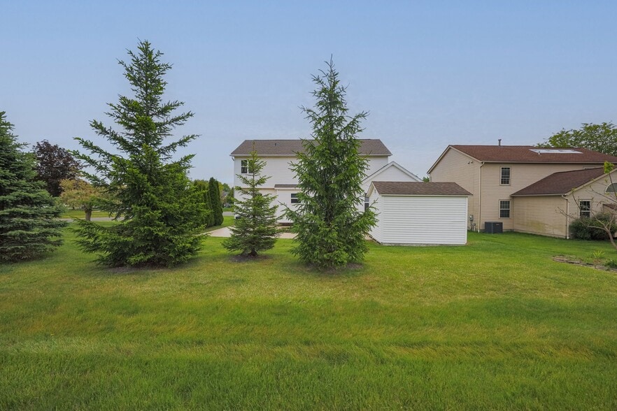 Building Photo - 3033 Jamestown Dr