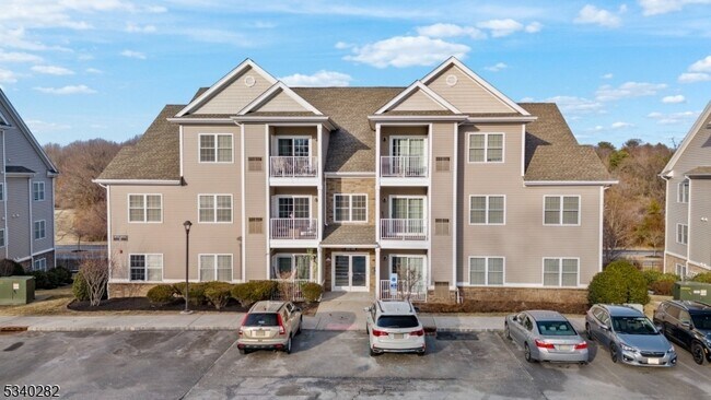 Building Photo - 56 Park Dr