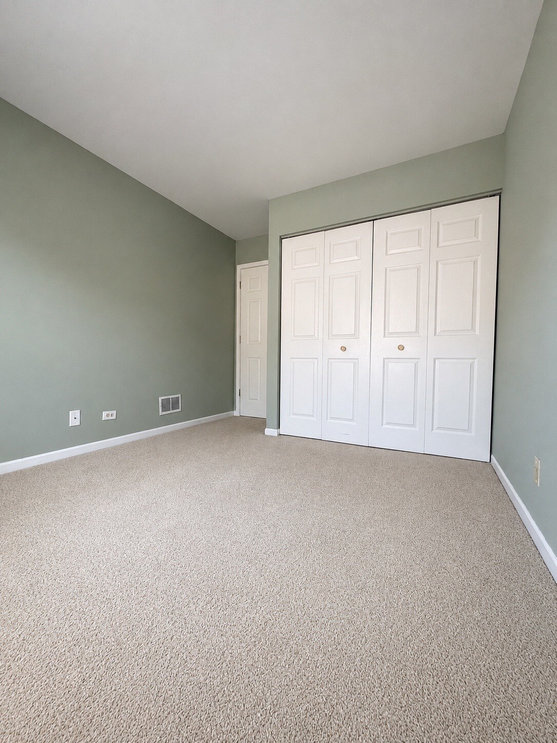 Building Photo - 8 Saint Regis Ct