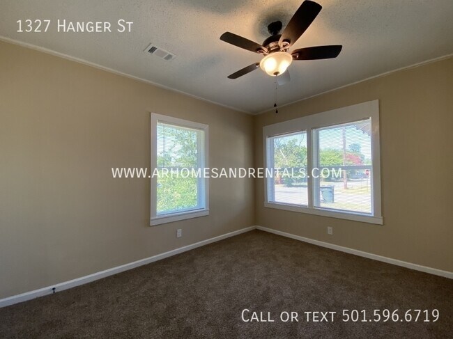 Building Photo - 1327 Hanger St | $1195 | 3 beds, 2 full baths