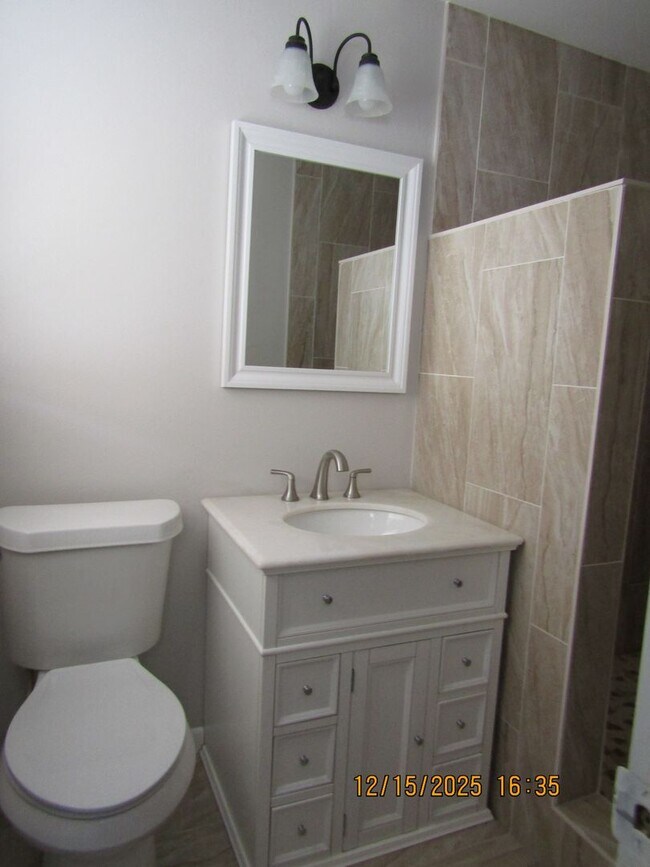 Building Photo - Nice home in the Woodland Hills Area!