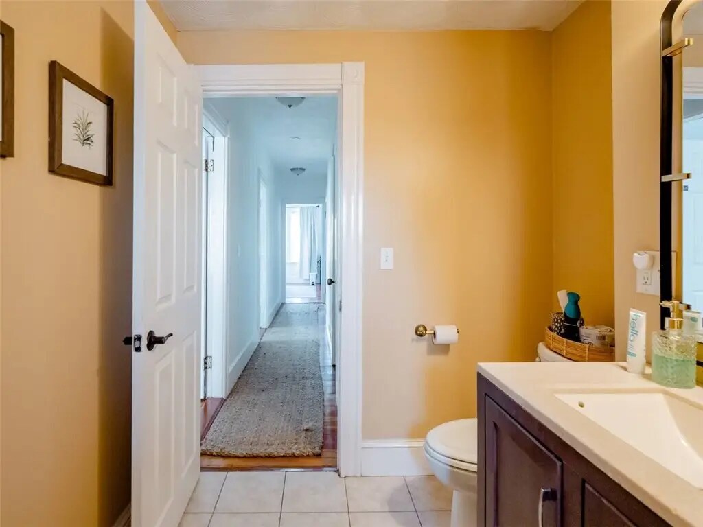 Building Photo - 14 Carleton St