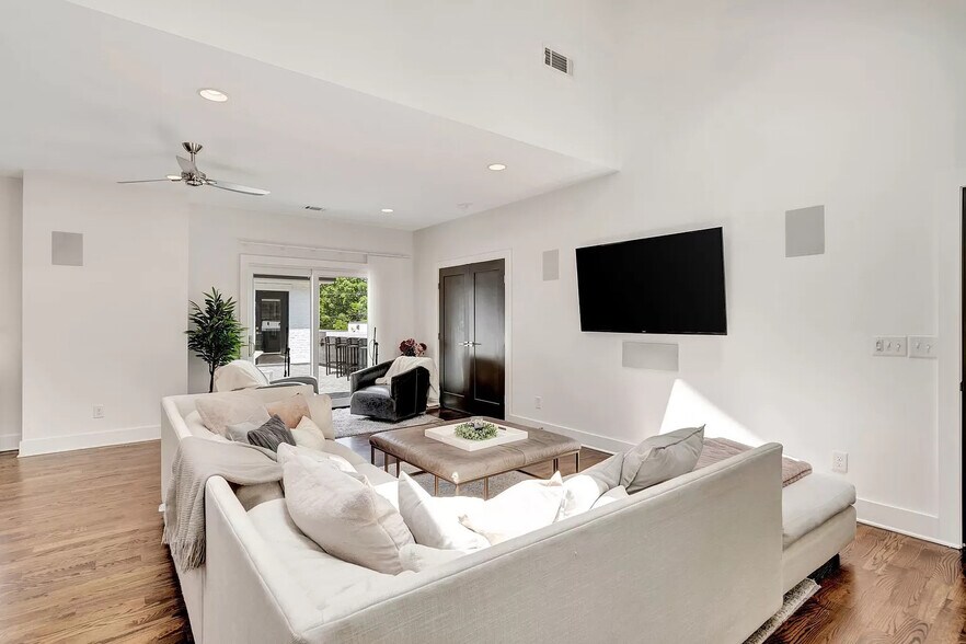 Living - 1825 Lombardy Ave