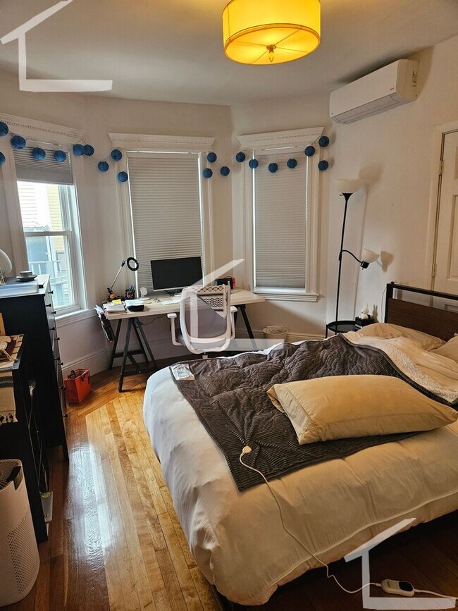 Building Photo - Mid Cambridge 3 bed 2 bath Stunner! for 9/...