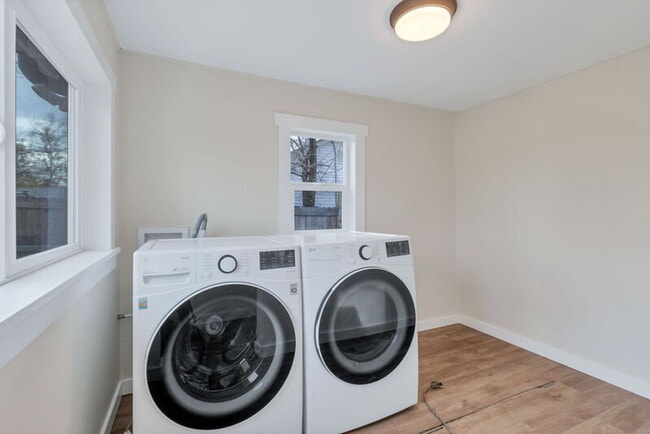 Building Photo - 134 S Quitman St