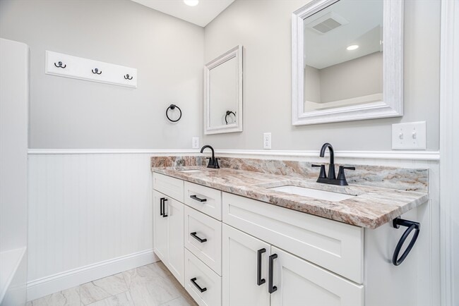 Building Photo - 27 Milton St