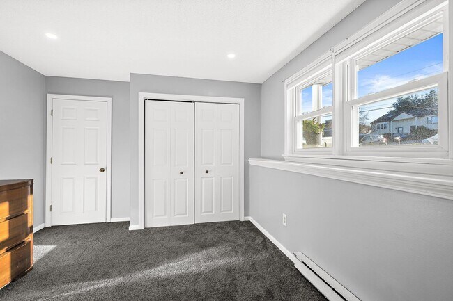 Building Photo - 74 Derryfield Rd