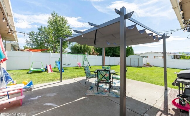 Building Photo - 3204 Butterfield Rd