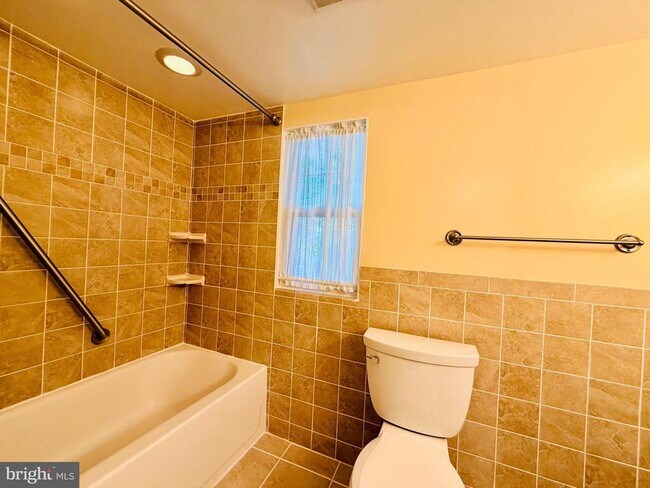Building Photo - 907 Heron Dr