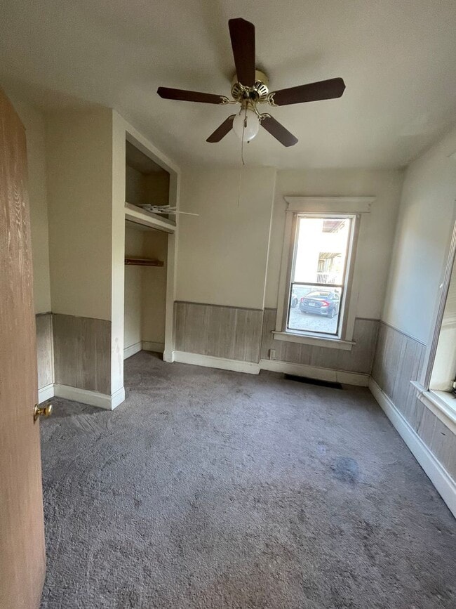 Building Photo - 194 E 14th Ave