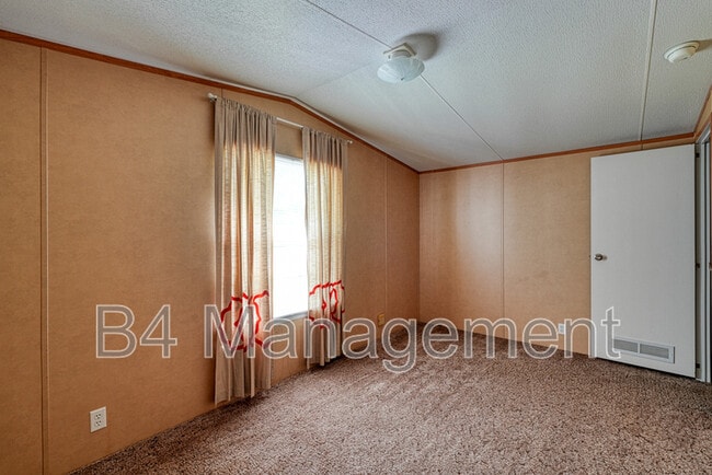 Building Photo - 242 State Rd S-44-68