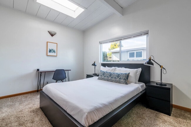 Building Photo - 814 Emily Dr