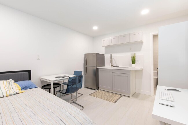 Building Photo - 1826 Jefferson St