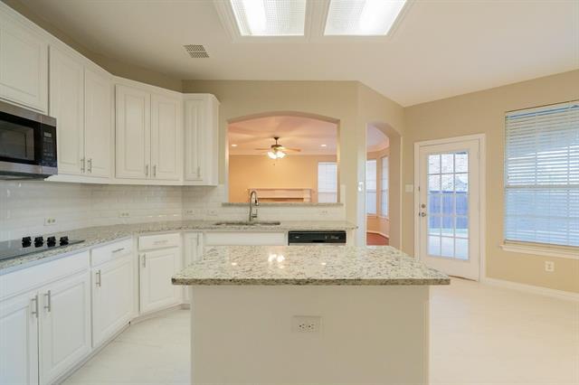 Building Photo - 703 Villanova Ct