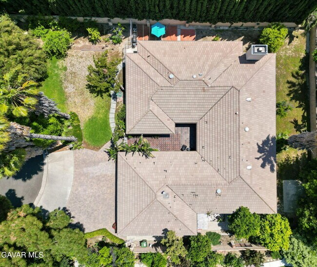Building Photo - 10307 Donna Ave