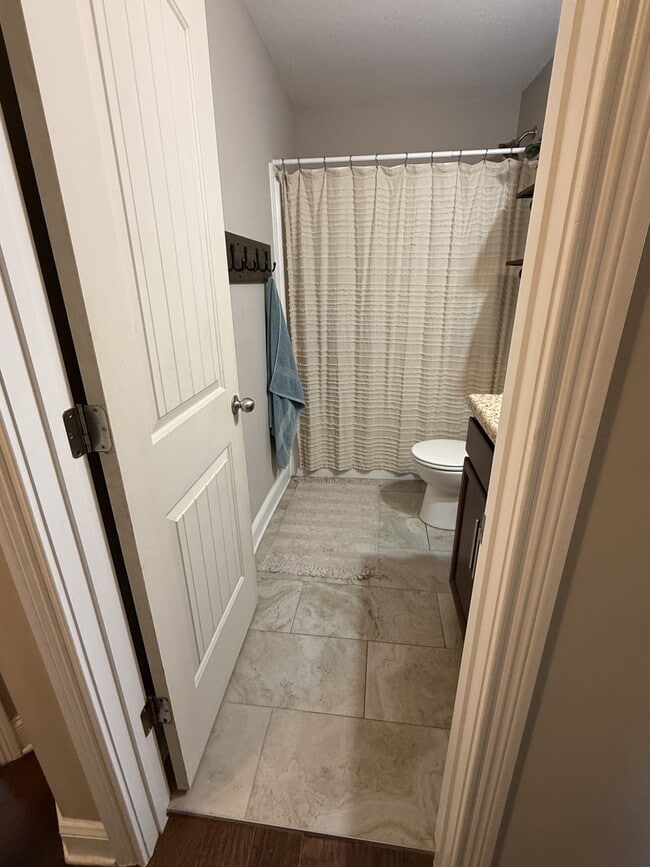 Building Photo - 607 Hollow Crst