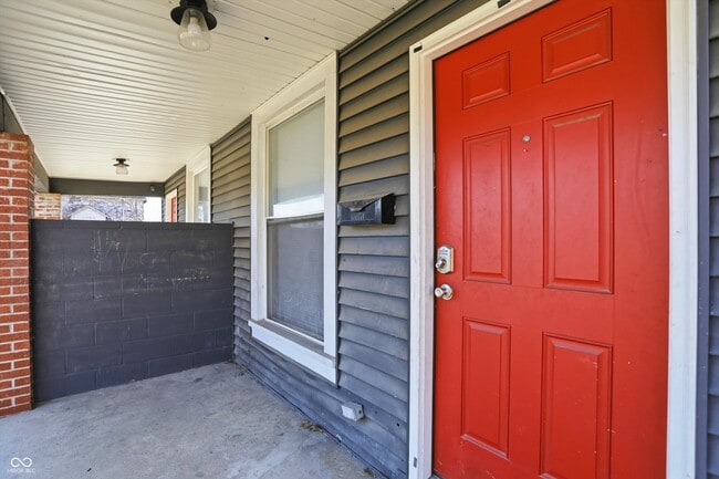 Building Photo - 512 N Beville Ave