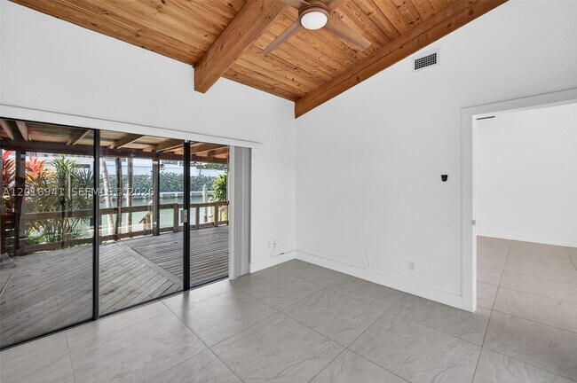 Building Photo - 2619 Parkview Dr S