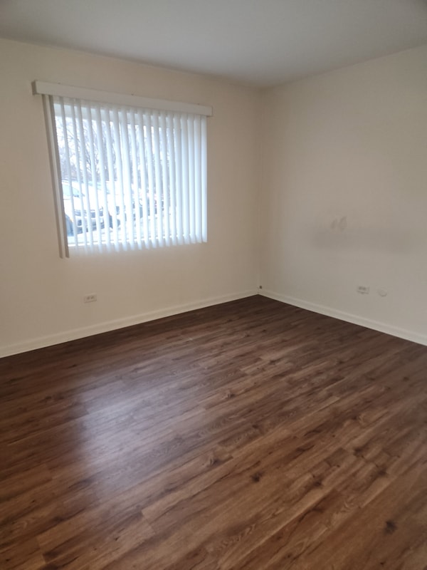 Building Photo - 10S511 Echo Ln