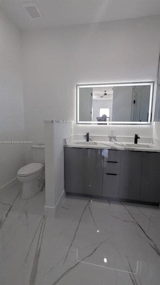 Building Photo - 3302 E 18th St