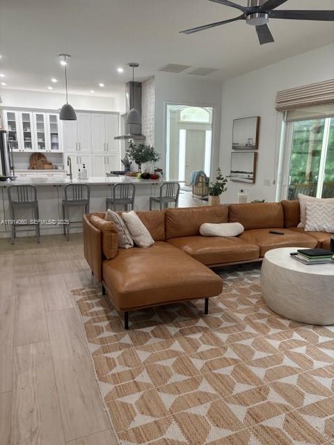 Building Photo - 159 Oakwood Ln