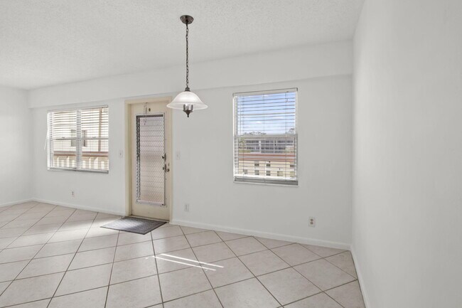 Building Photo - 124 Preston Way