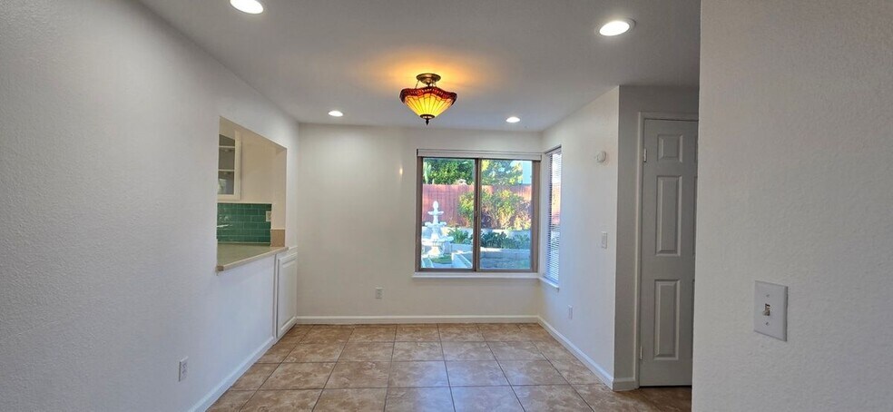 Building Photo - 11352 Meadow Flower Pl