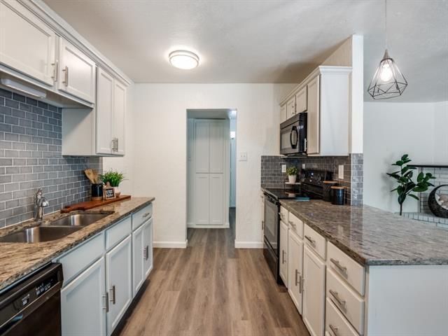 Building Photo - 134 W Way Dr