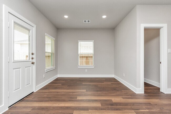 Building Photo - 10638 Cascade Crk Dr